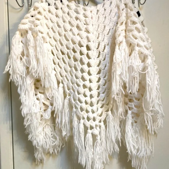 Boho Handmade Crochet Shells Shawl, White w/Tassles  Loose XL - Picture 4 of 4